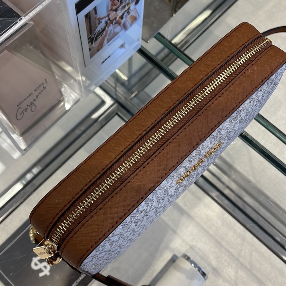 Michael Kors Jet Set Item Large East West Zip Crossbody Vanilla - Picture 10 of 16